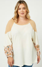 Load image into Gallery viewer, Knit thermal with color block sleeves
