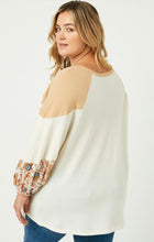 Load image into Gallery viewer, Knit thermal with color block sleeves
